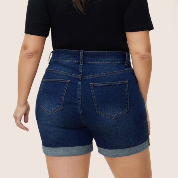 BloomChic Plus Size 3XL Roll Hem Pocket Bodycon Denim Shorts - Picture 2 of 7